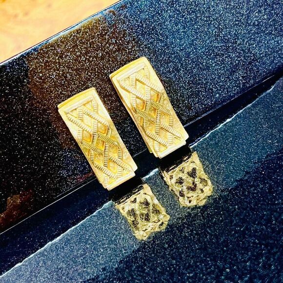 Vintage Unique Textured Large Gold Huggie Clothespin Earrings Clip On OOAK 1430 - Picture 8 of 13